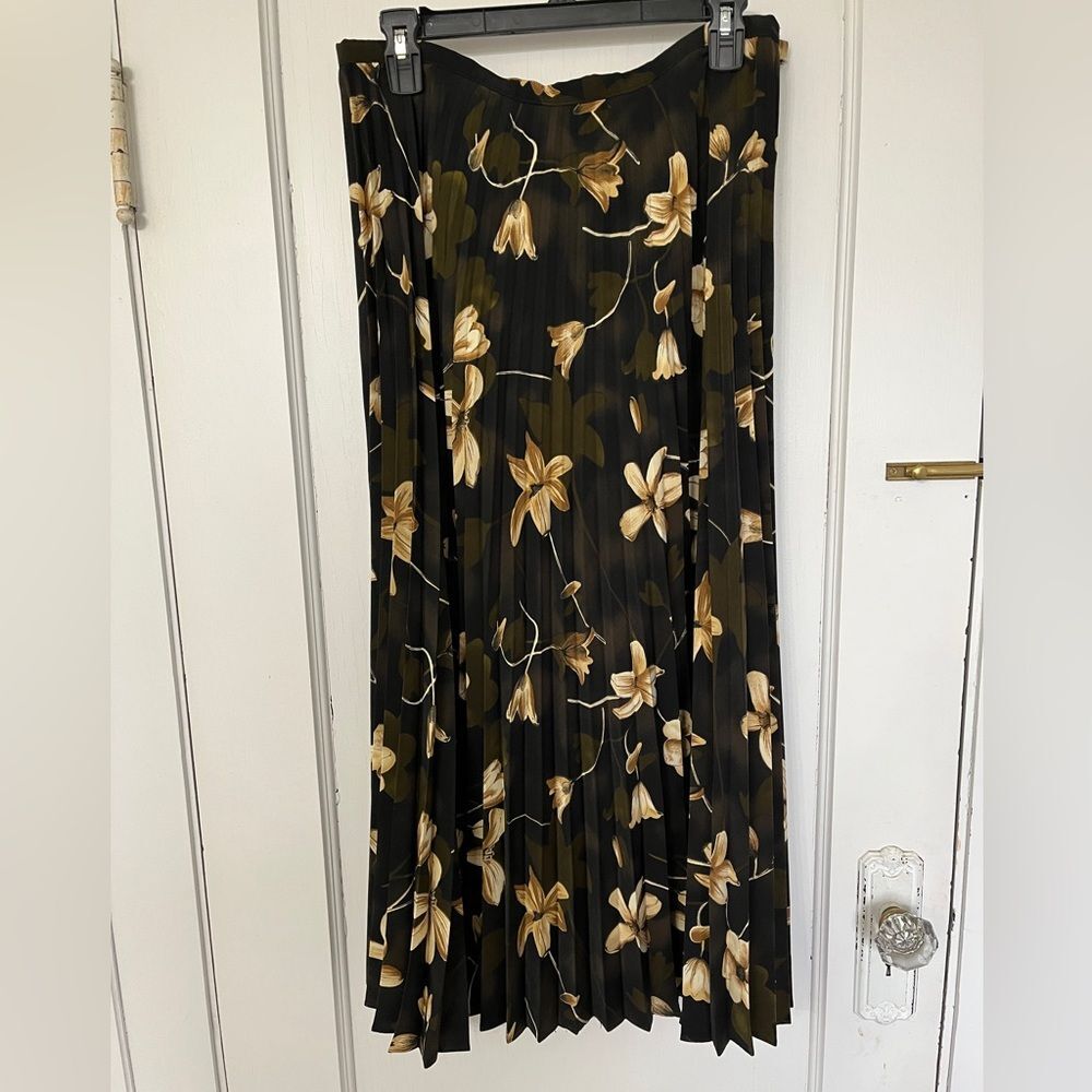 Elegant vintage Sag Harbor pleated skirt, 14